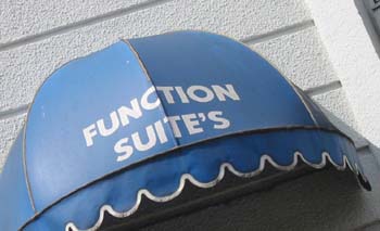 the Greehgrocer's apostrophe at The Blue Dragon